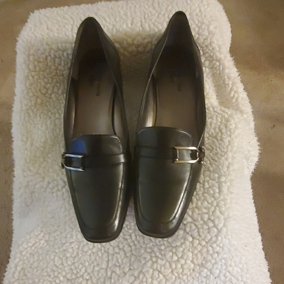 Shoes - Picture 2 of 4